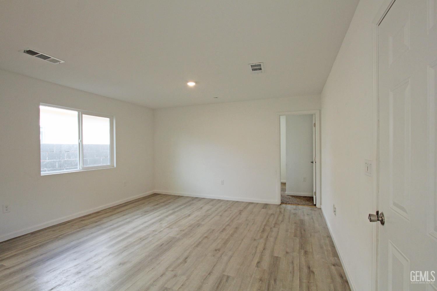 1417 Oregon Street — photo 4