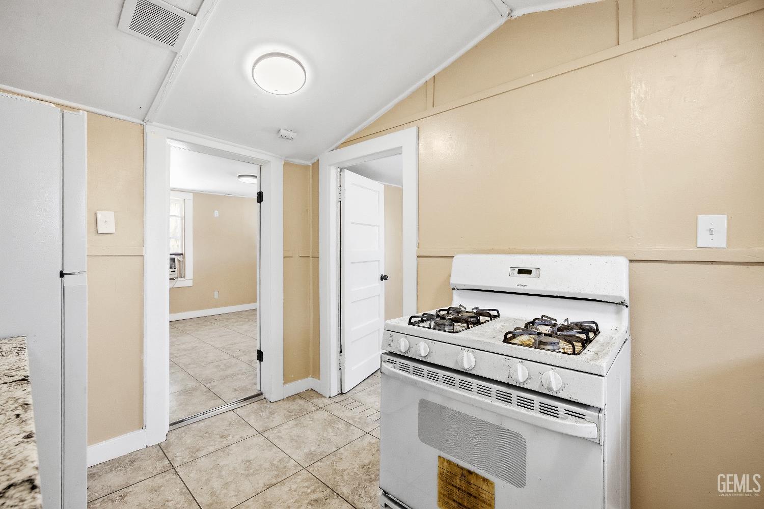 2418 N Inyo Street — photo 11
