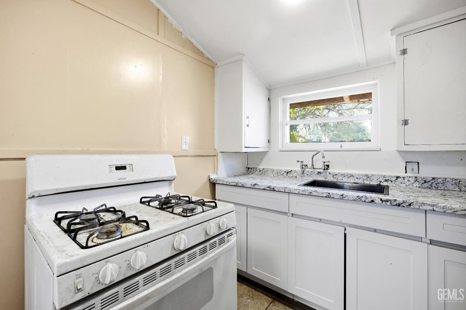 2418 N Inyo Street — photo 10
