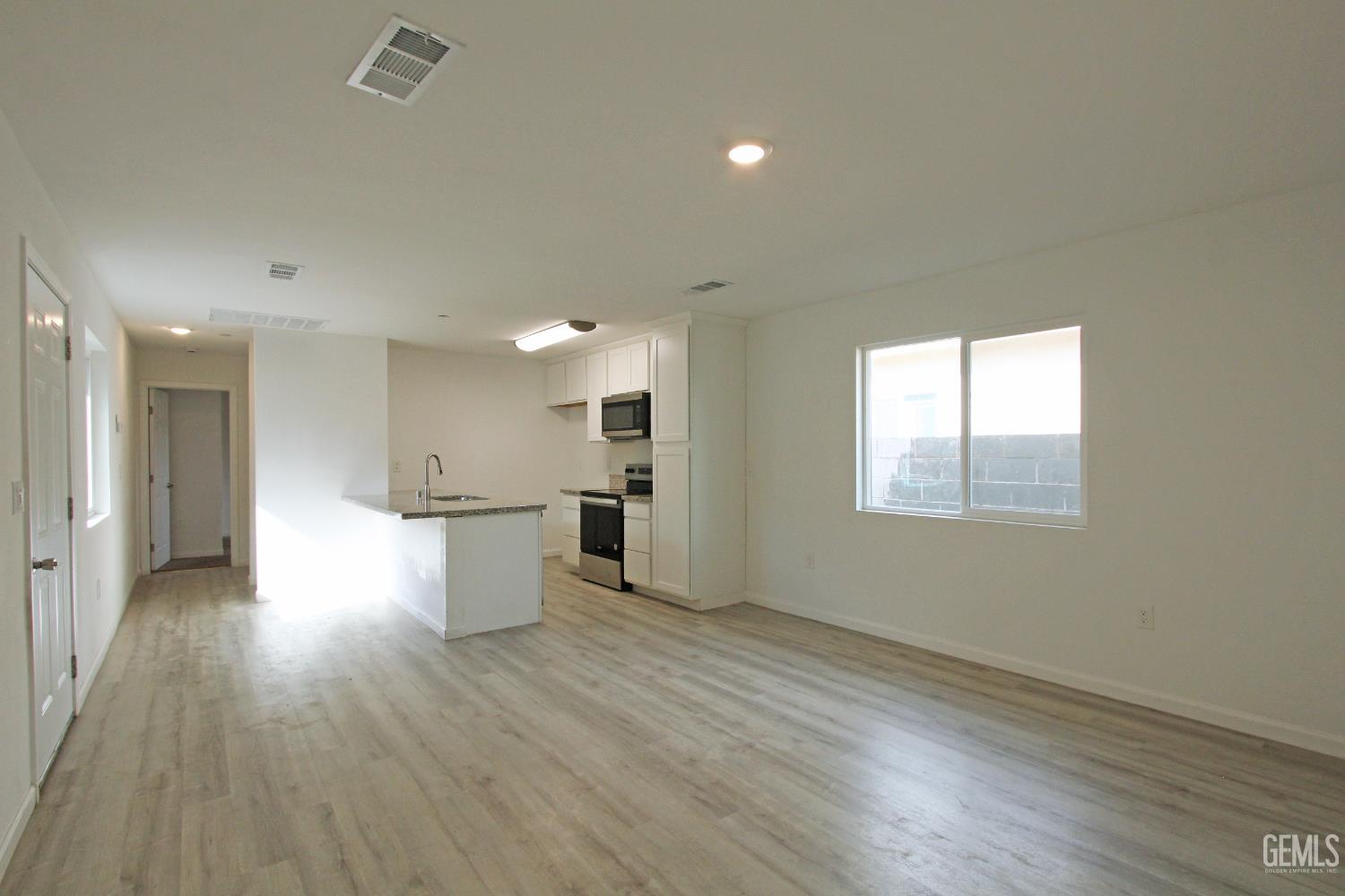 1417 Oregon Street — photo 6