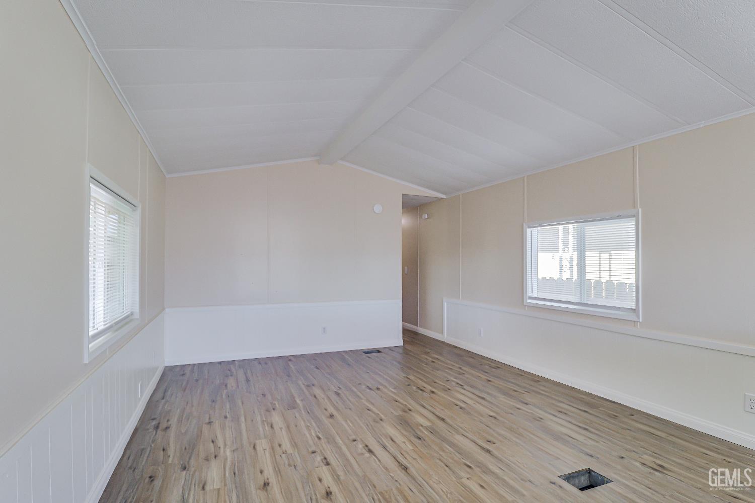 Manufactured Home in Bakersfield, photo 4 of 16