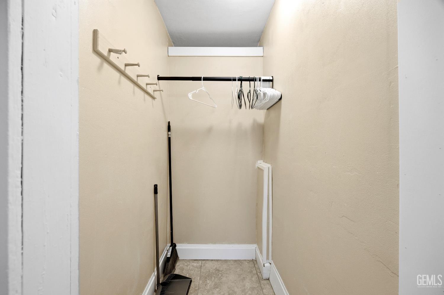 2418 N Inyo Street — photo 18