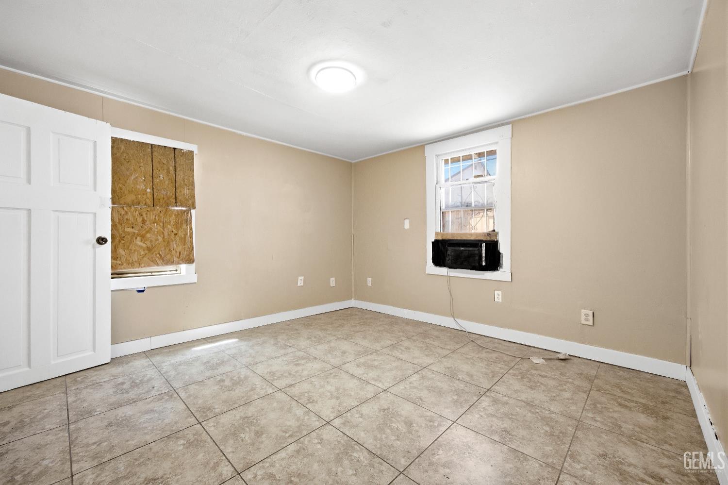 2418 N Inyo Street — photo 12