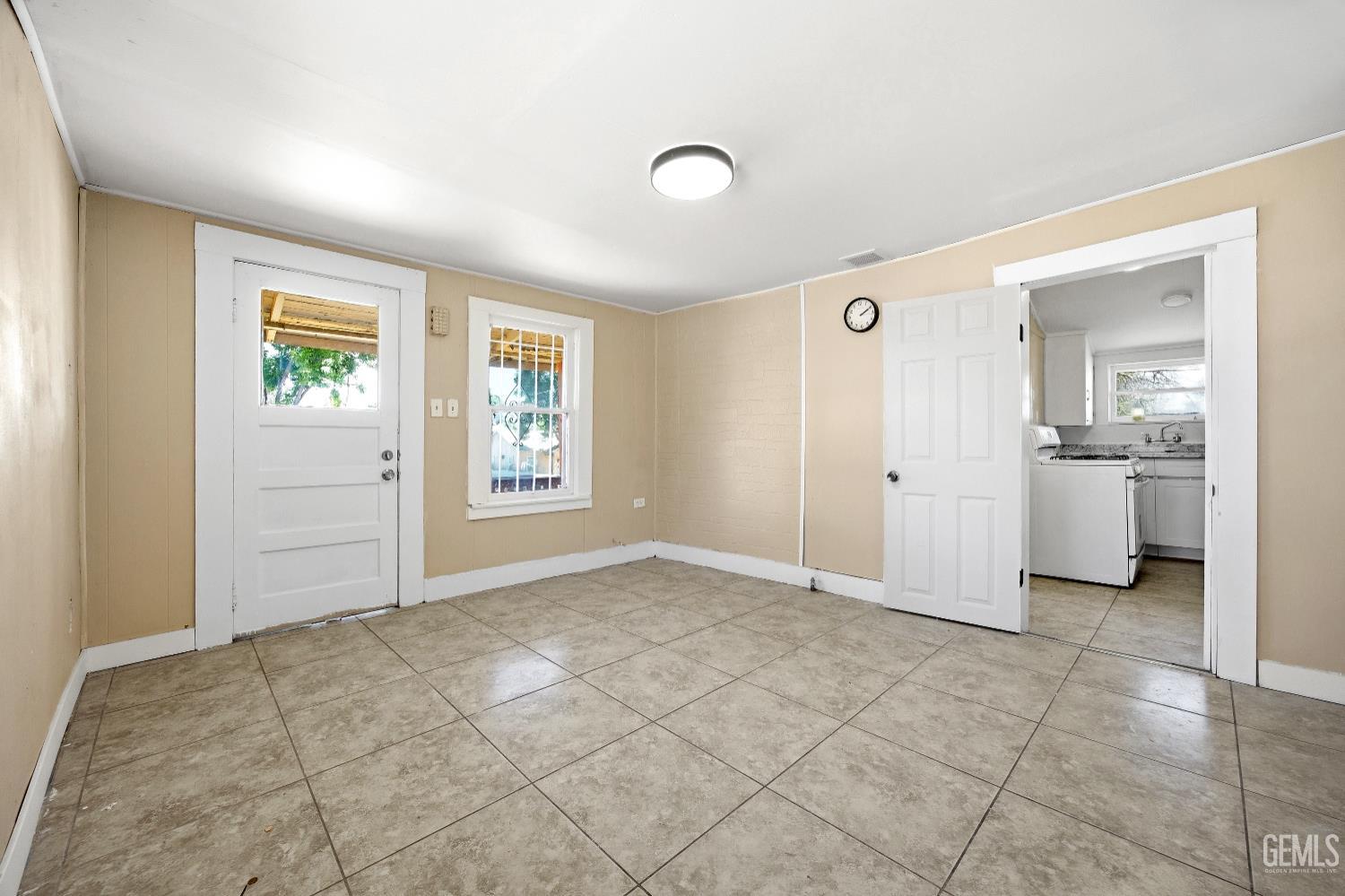 2418 N Inyo Street — photo 7
