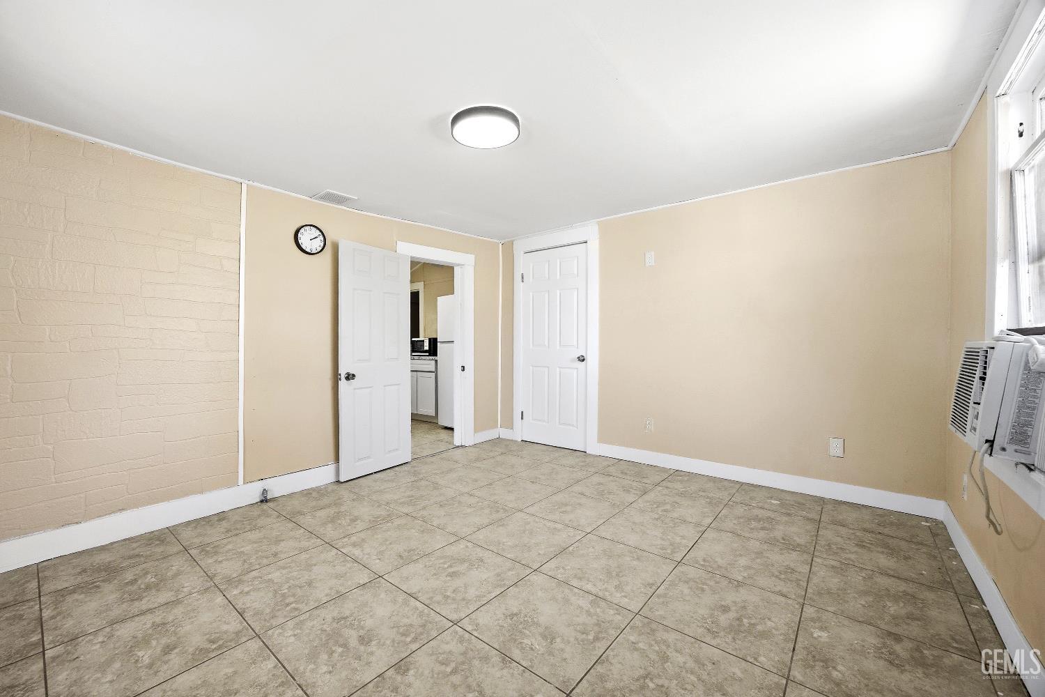 2418 N Inyo Street — photo 5