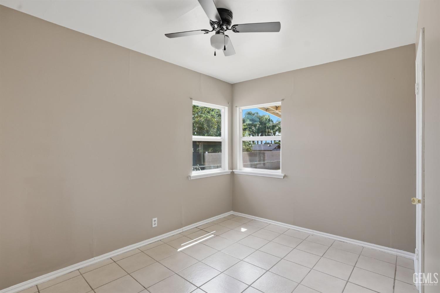 4609 Center — photo 15