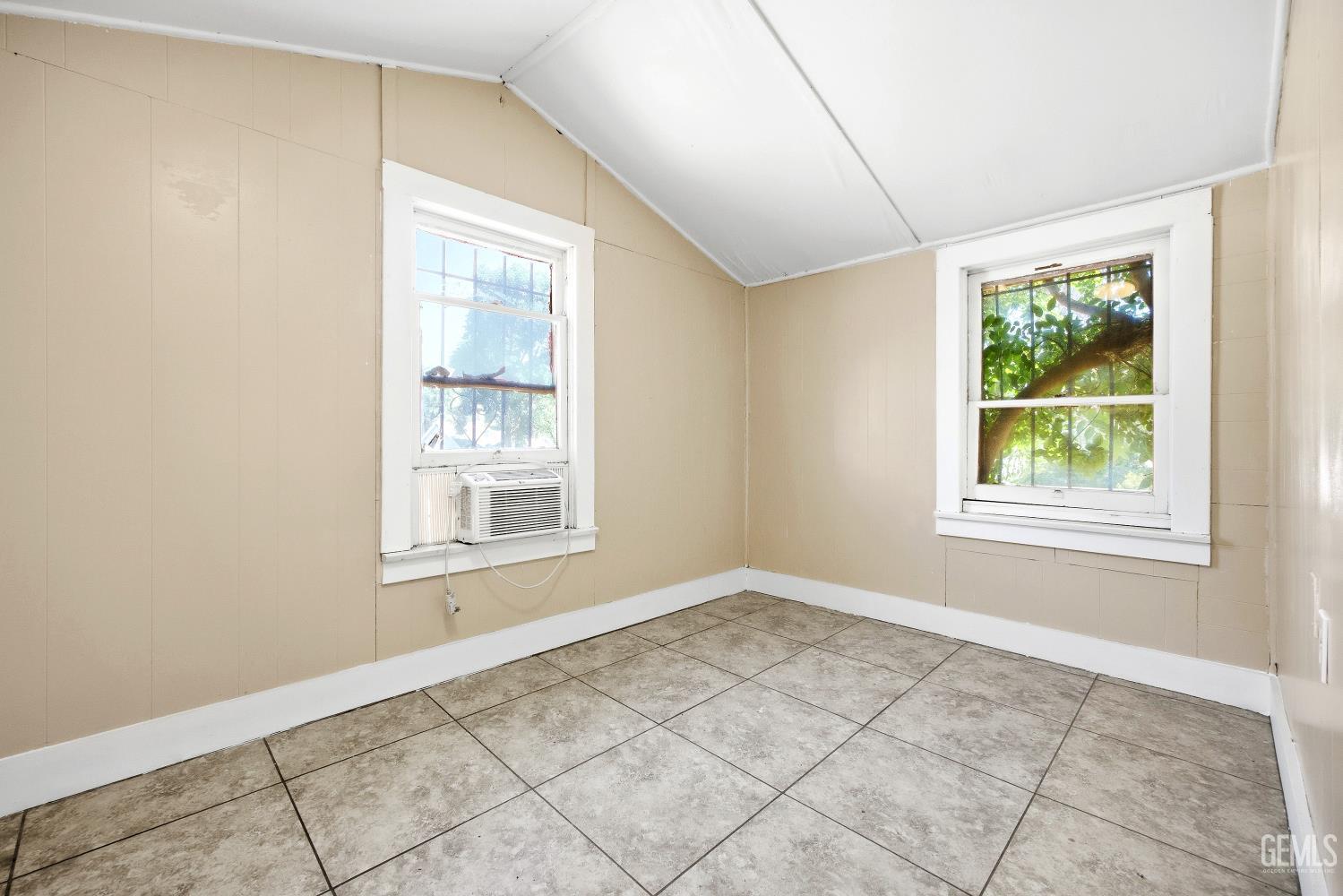 2418 N Inyo Street — photo 16