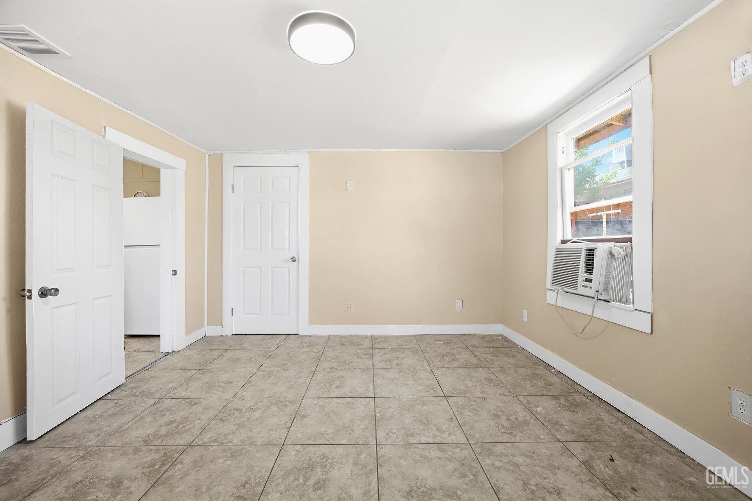 2418 N Inyo Street — photo 6