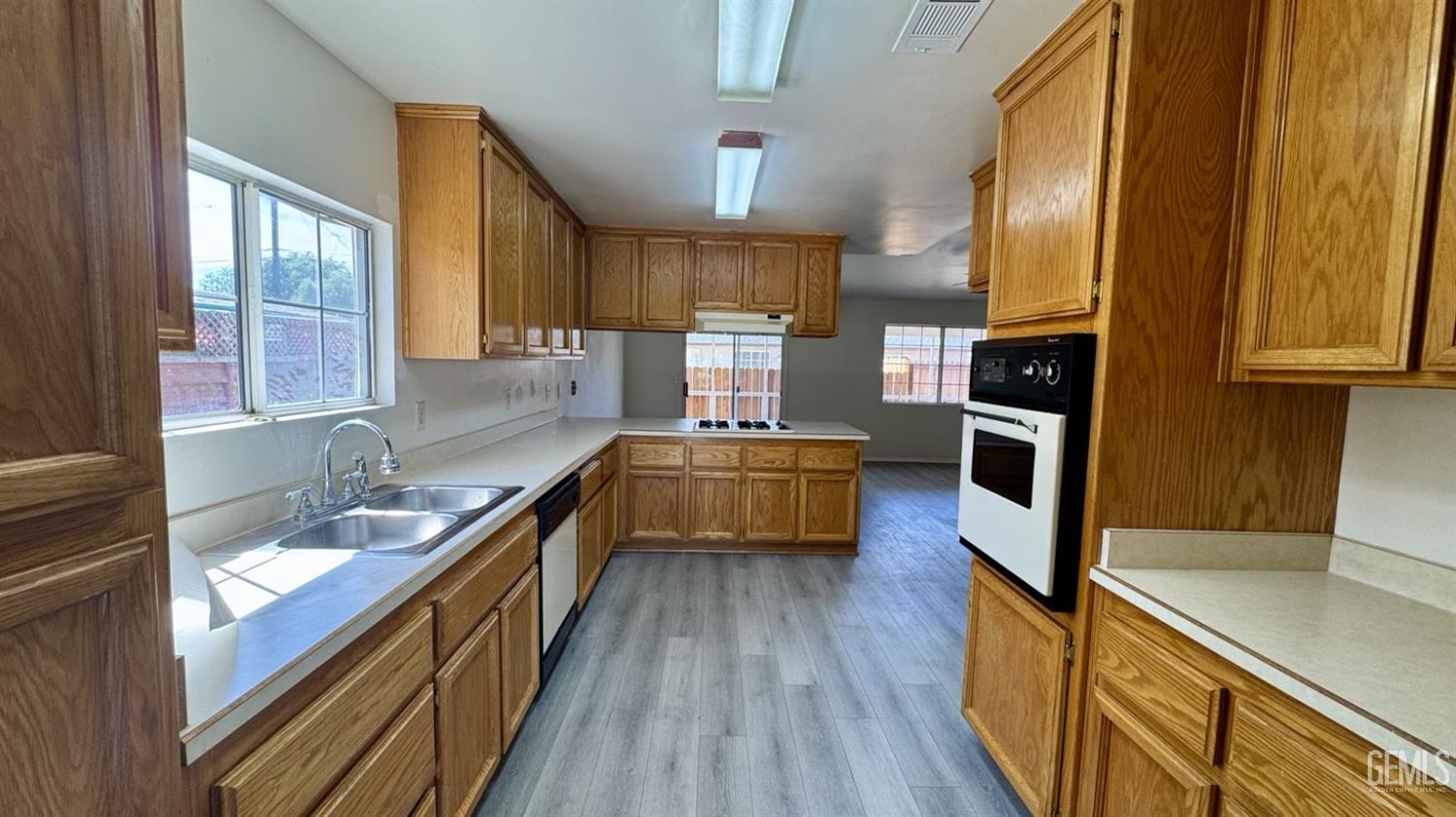 715 Houchin — photo 3