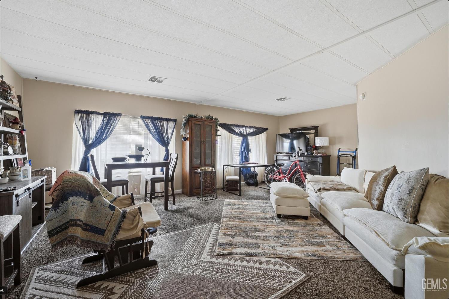 4 Tee Lane — photo 3