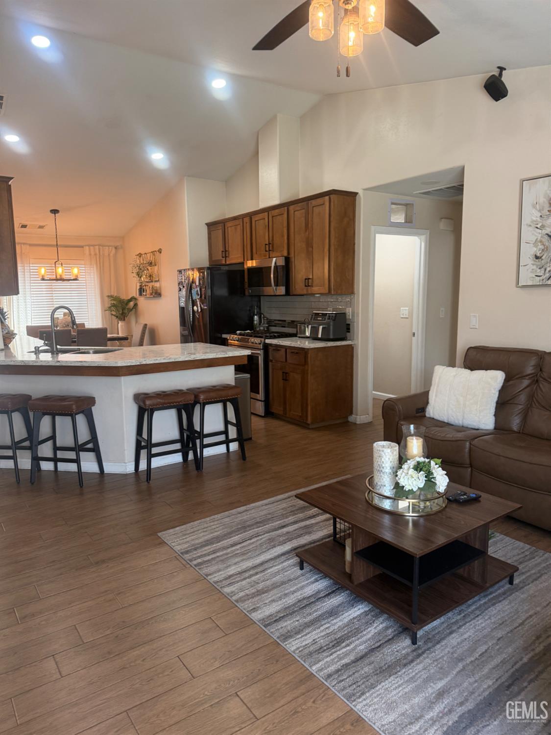300 E war admiral Drive — photo 18