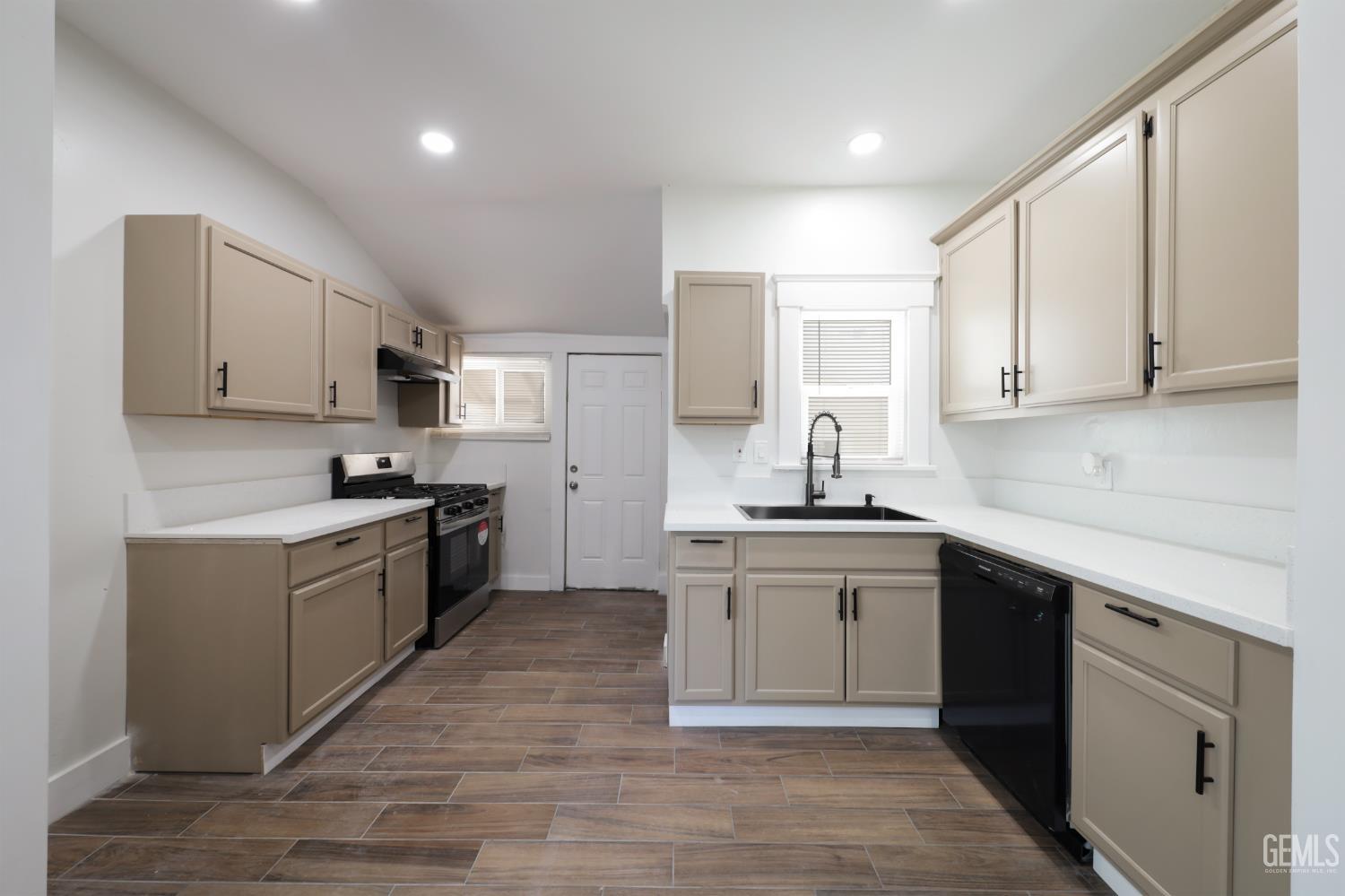 2231 Sunset Avenue — photo 9