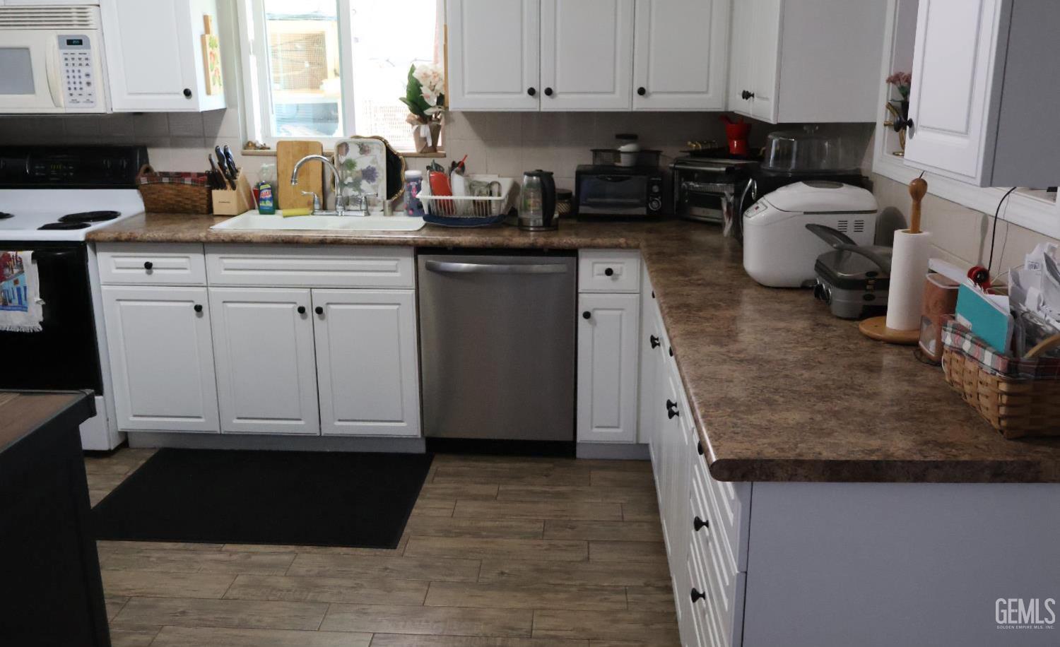 3815 Hoffman Avenue — photo 9