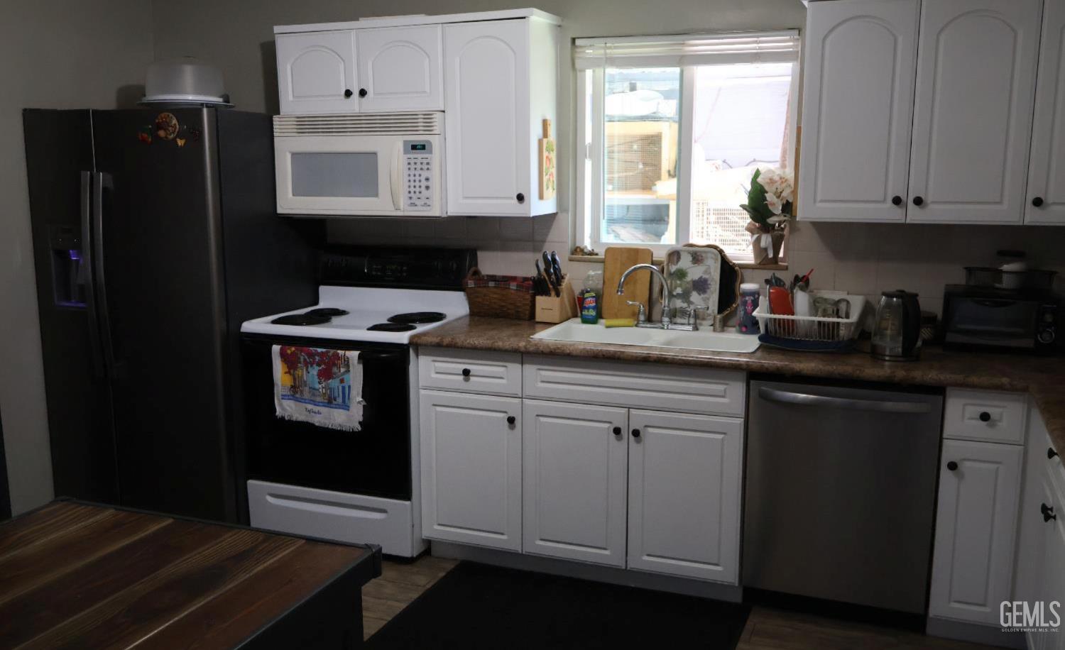 3815 Hoffman Avenue — photo 10