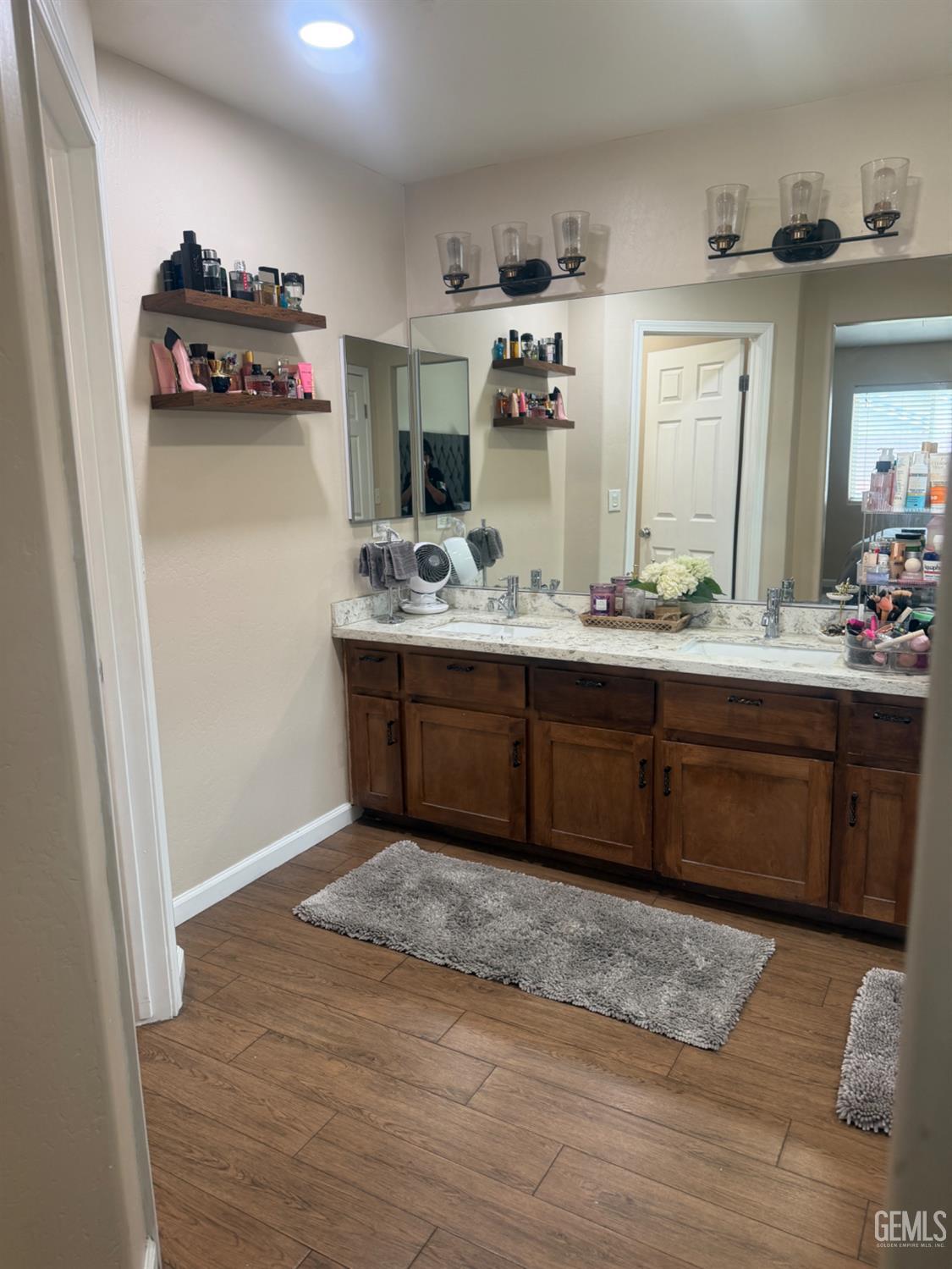 300 E war admiral Drive — photo 13