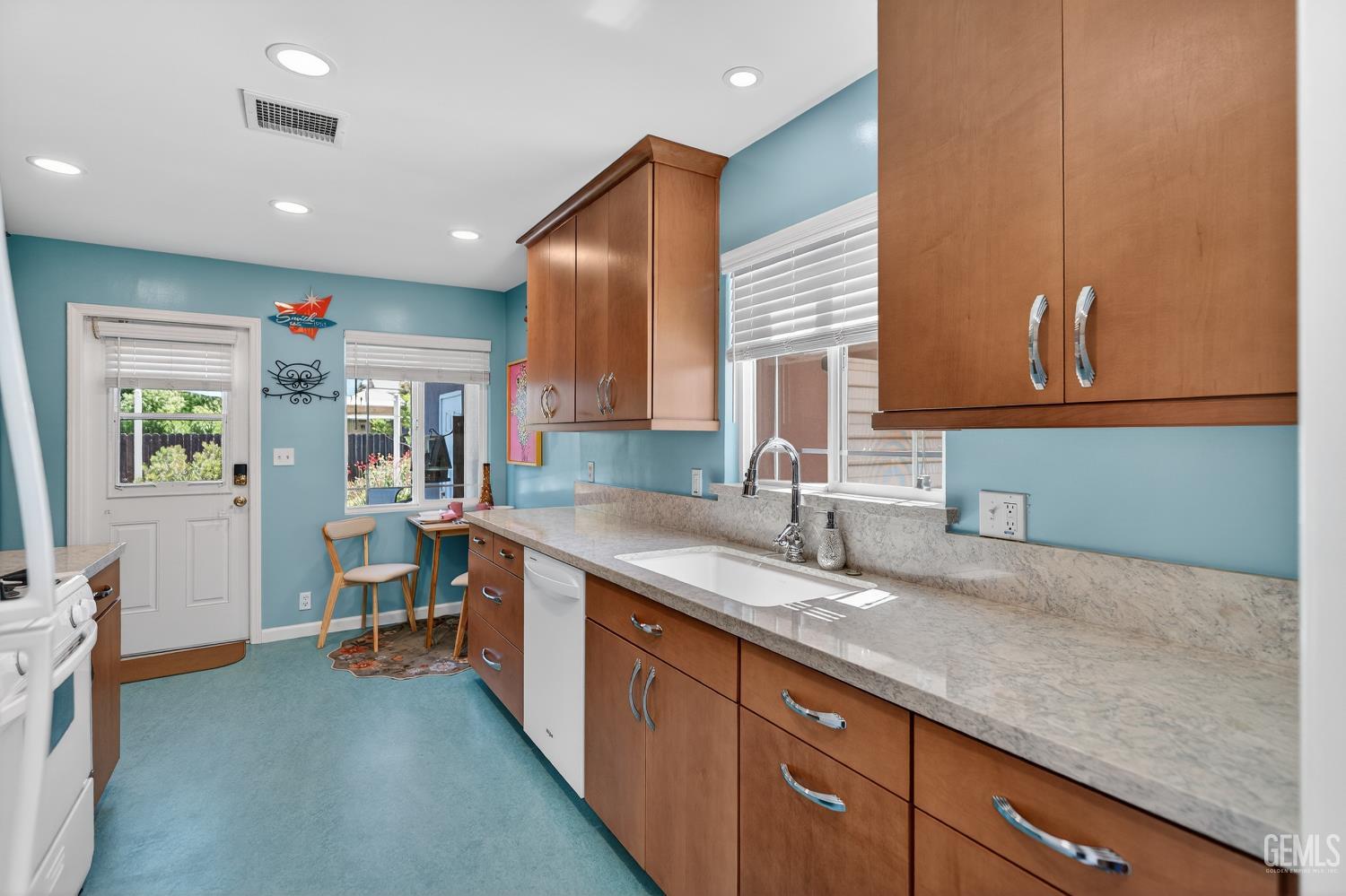 402 Westwood Street — photo 8