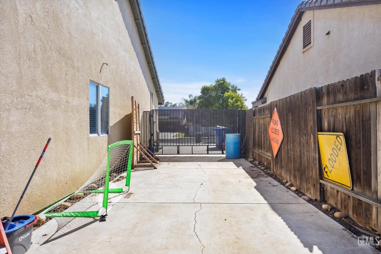 5813 Pendleton Falls Drive — photo 36