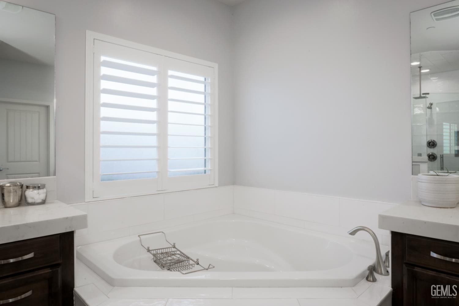 16610 Northfield Way — photo 19