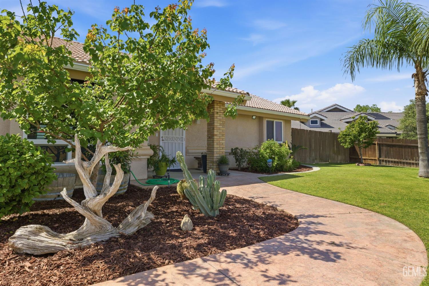 5056 N Hills Drive — photo 4