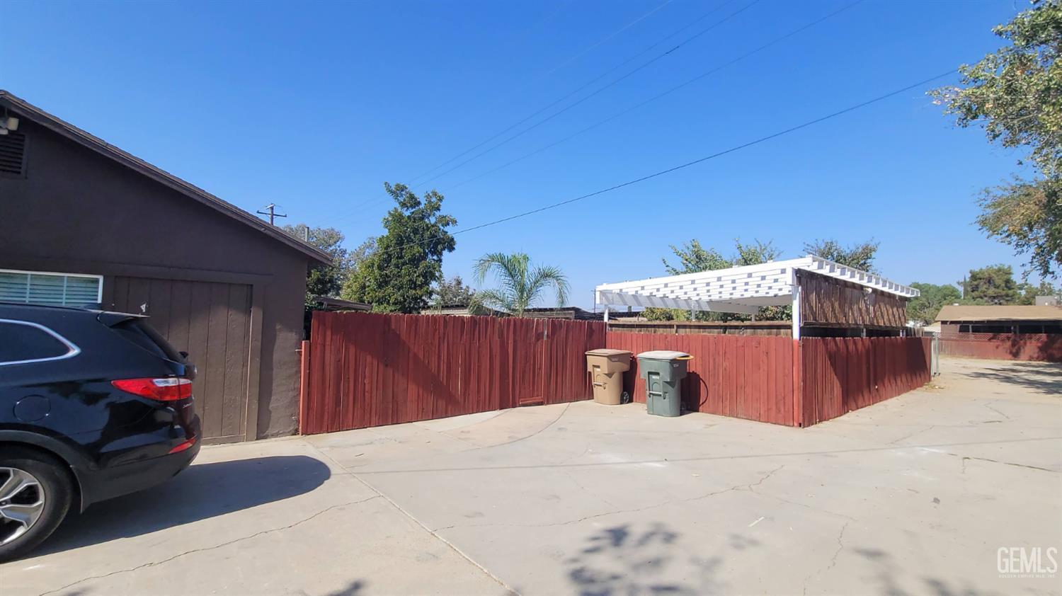 9820 Greenacres Drive — photo 10