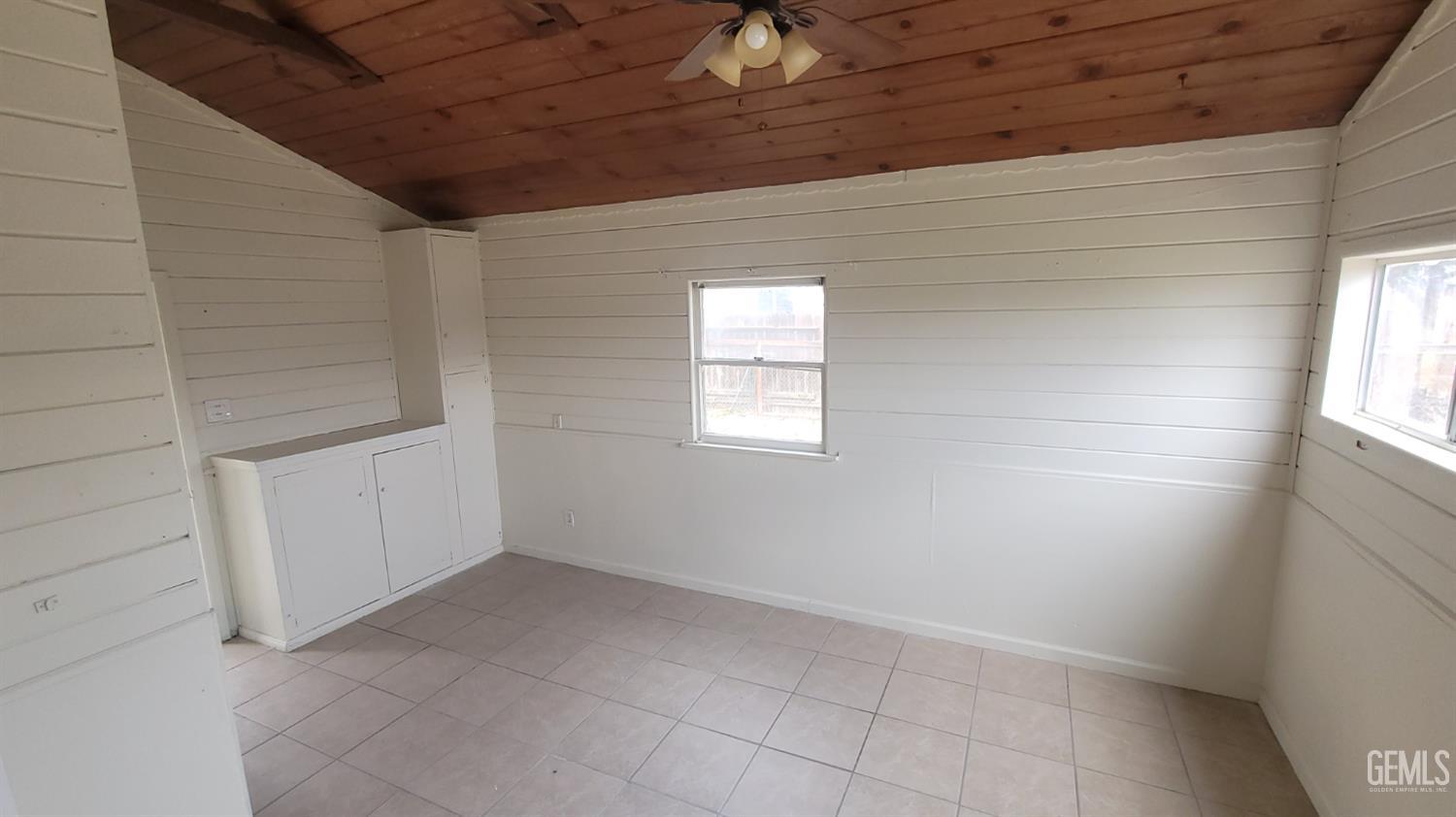 9820 Greenacres Drive — photo 6