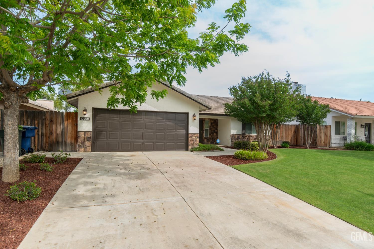 10908 Royal Ascot Avenue — photo 3