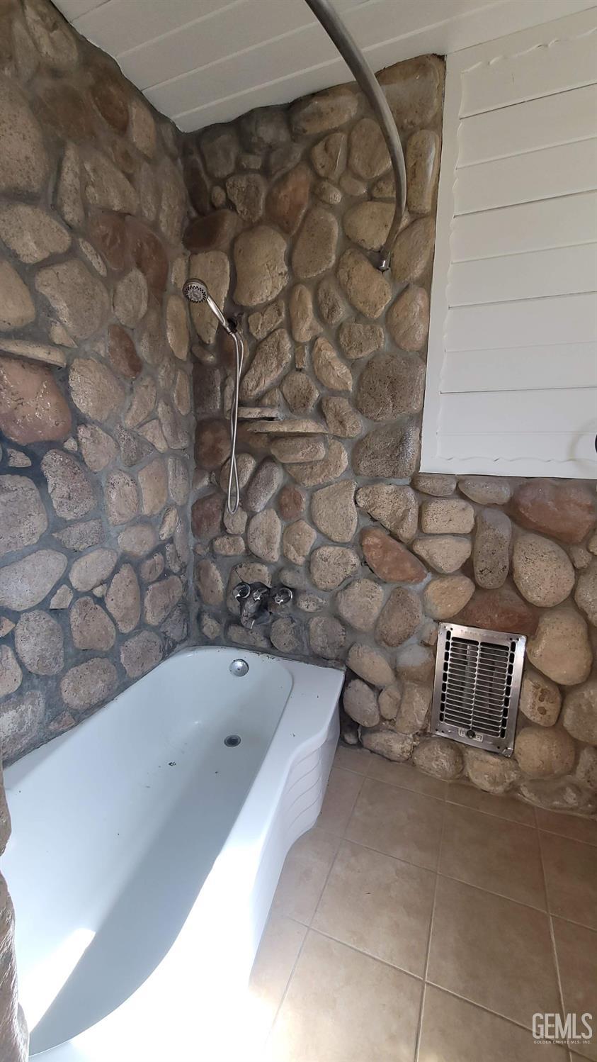 9820 Greenacres Drive — photo 16