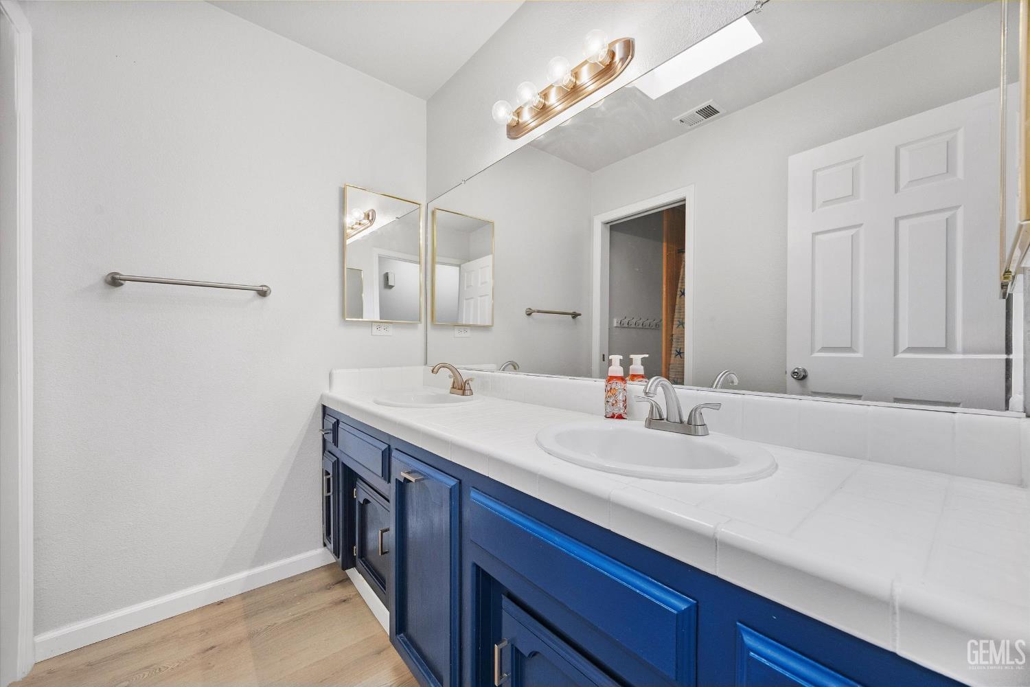 10009 Vanessa Avenue — photo 25