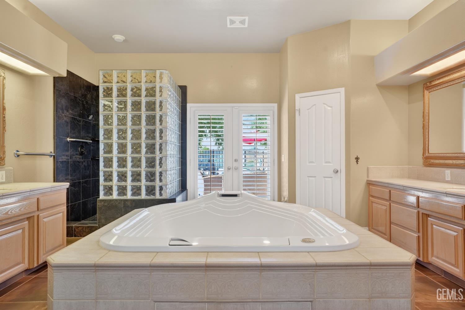 4906 Palisades Circle — photo 23