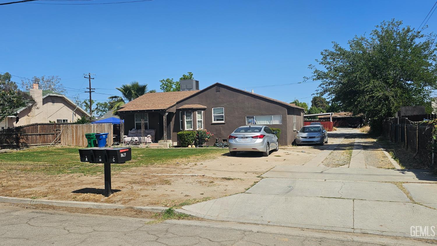 9820 Greenacres Drive