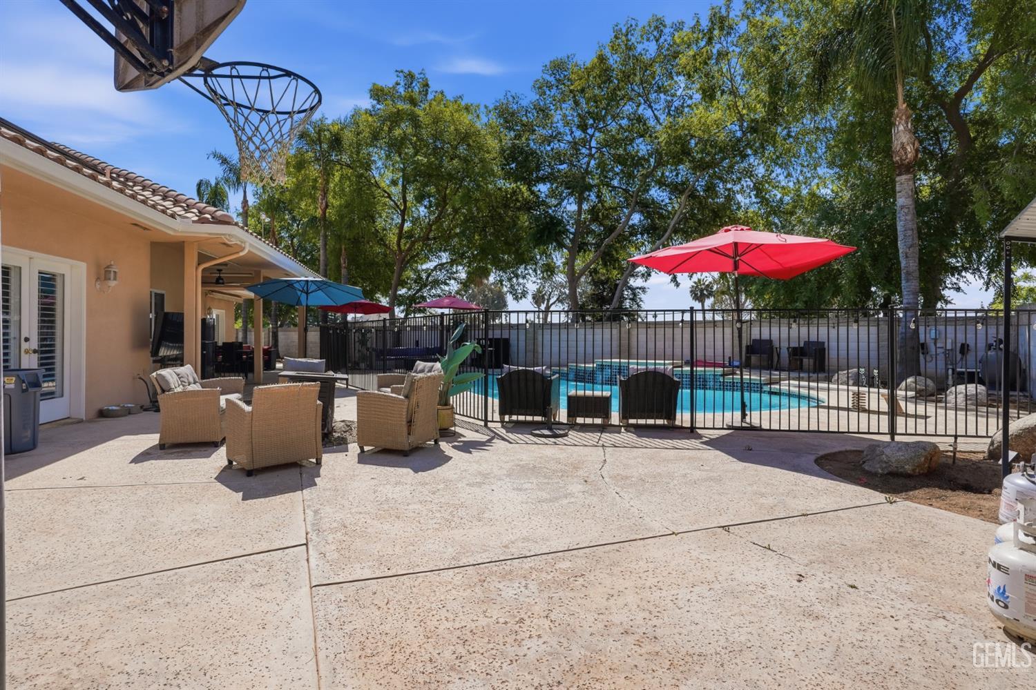 4906 Palisades Circle — photo 36