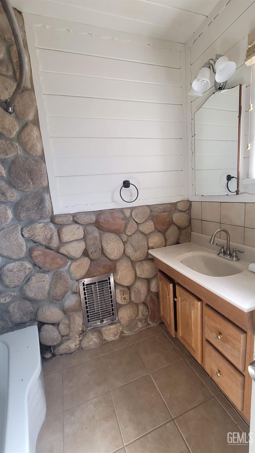 9820 Greenacres Drive — photo 17