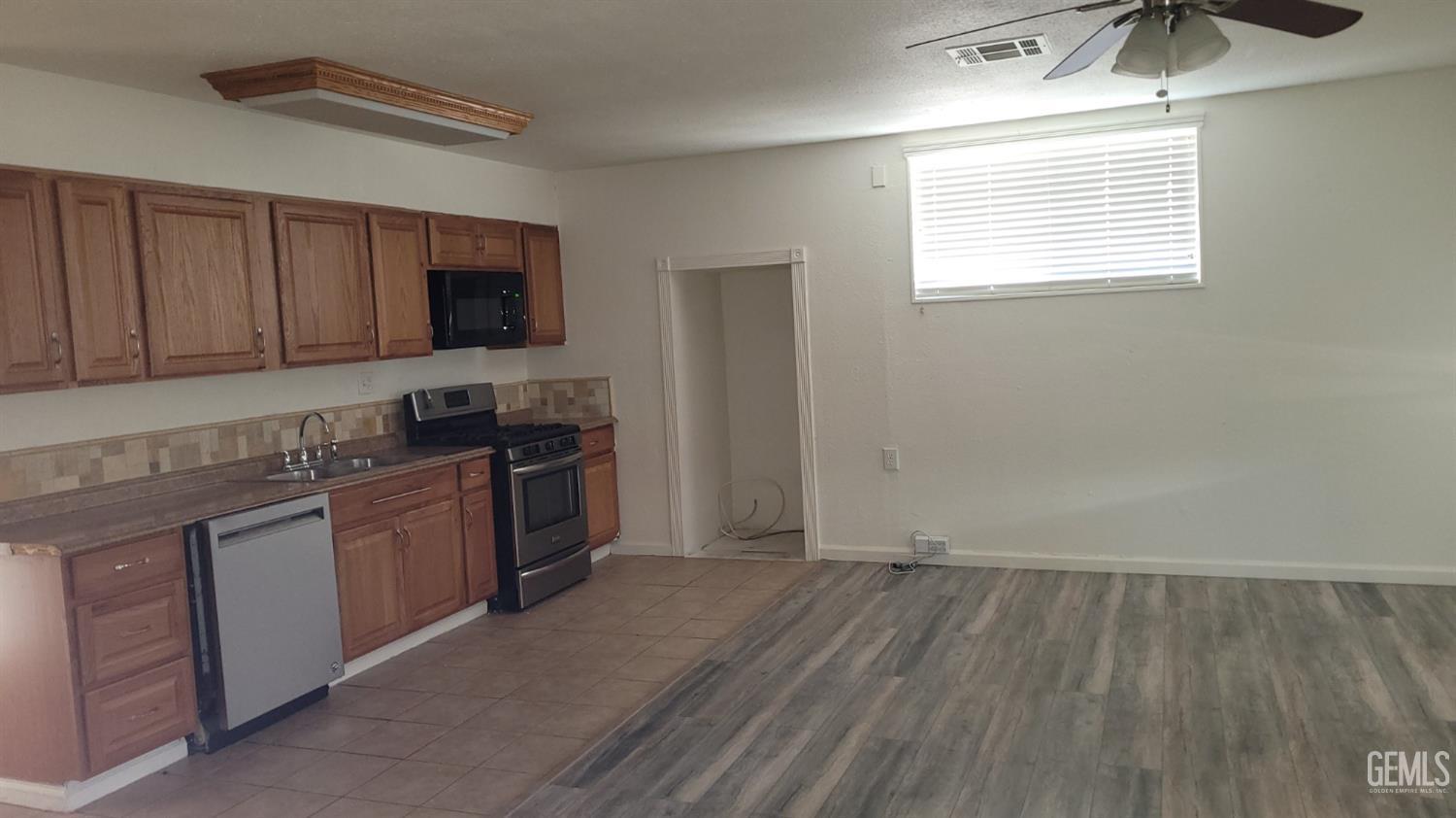 9820 Greenacres Drive — photo 12