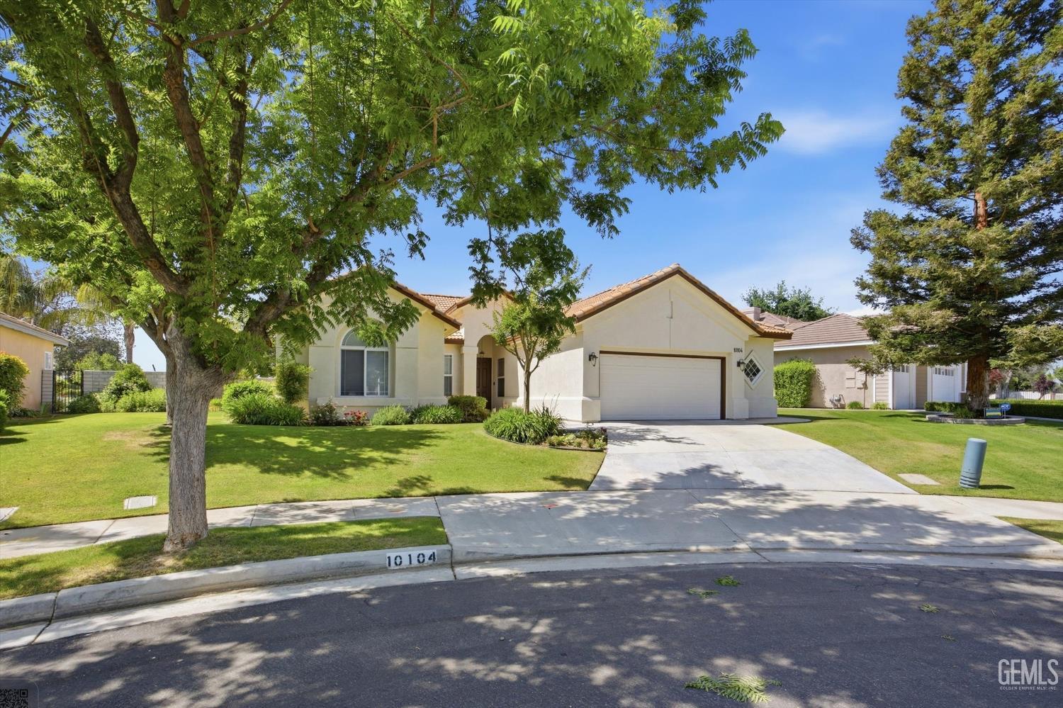 10104 Dutch Iris Drive — photo 3