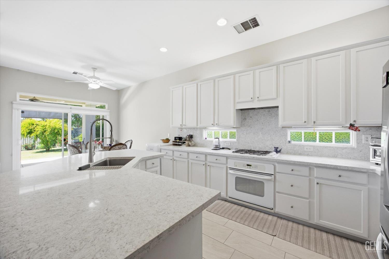10104 Dutch Iris Drive — photo 16
