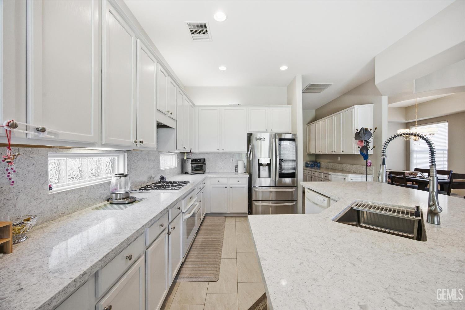 10104 Dutch Iris Drive — photo 15