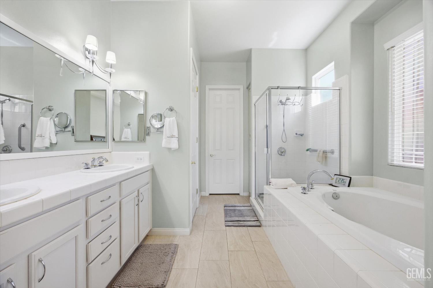 10104 Dutch Iris Drive — photo 21