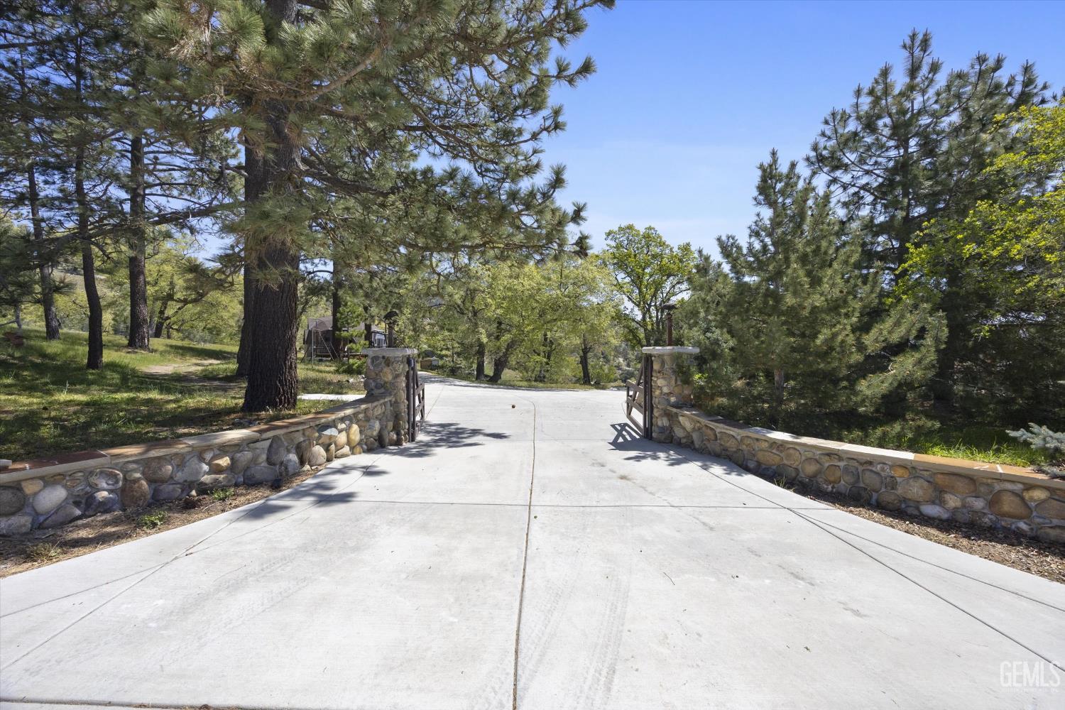 27241 Deertrail Drive — photo 11