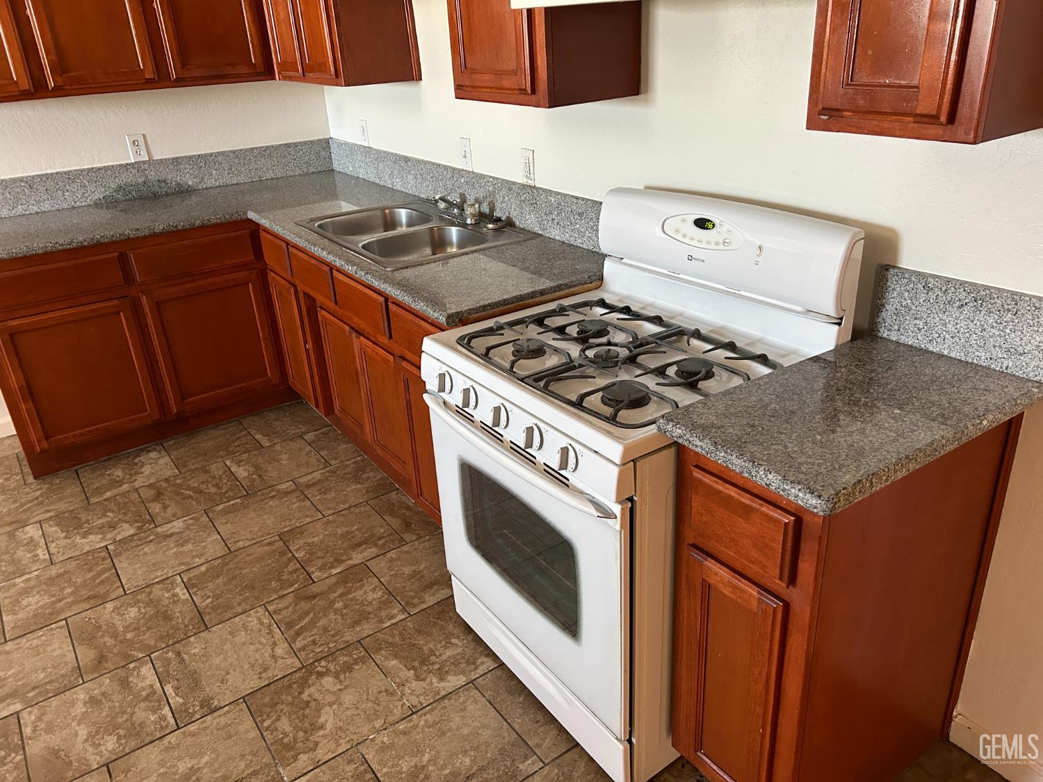 530 Union Avenue — photo 16