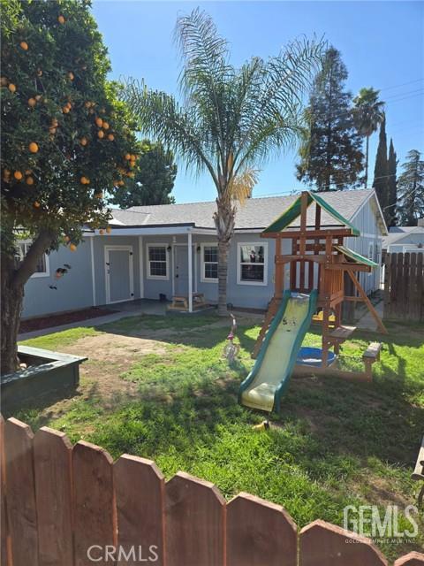 431 Douglas Street — photo 3