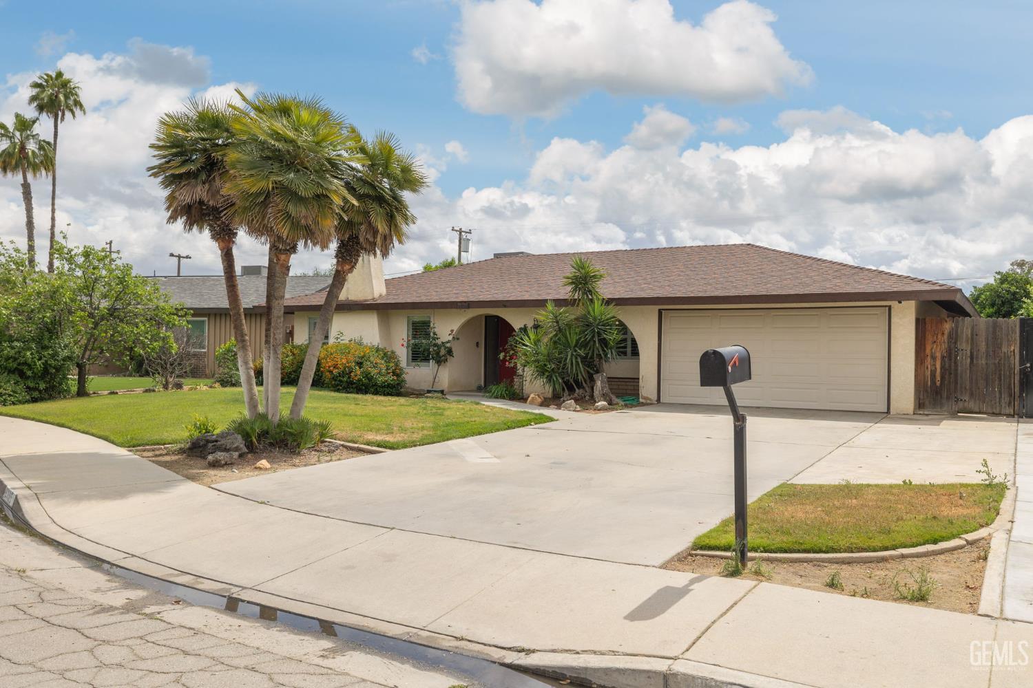 4805 Surrey Lane — photo 5