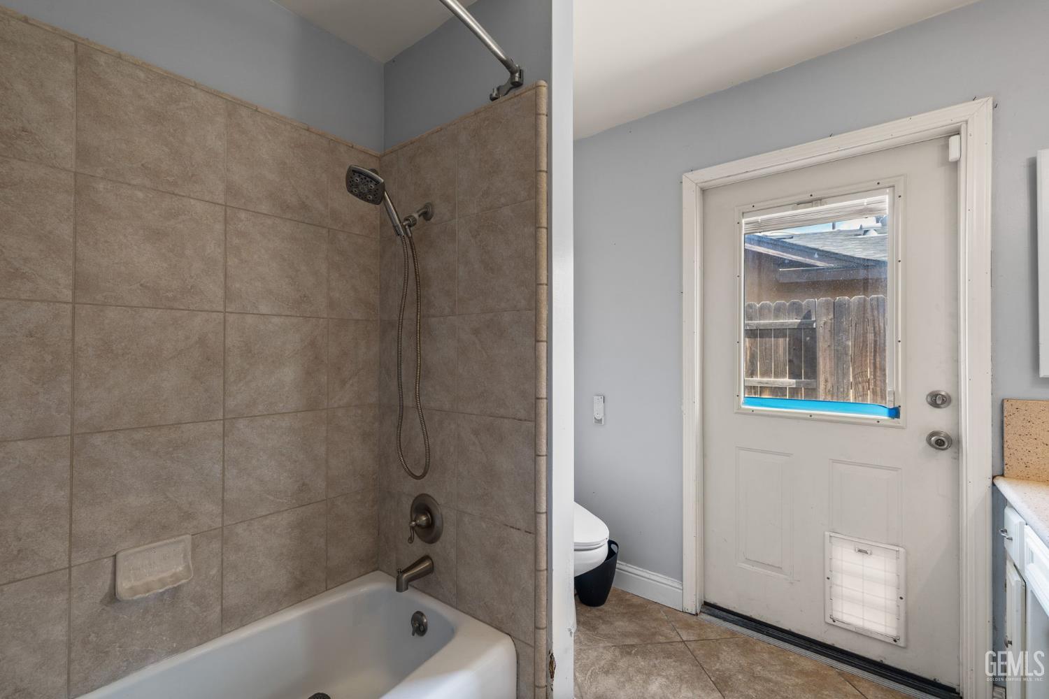 4805 Surrey Lane — photo 37