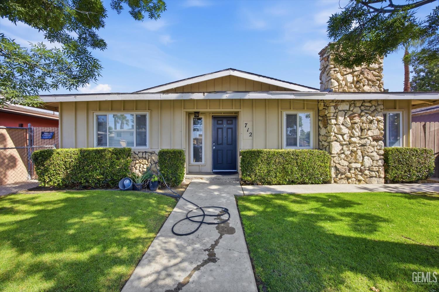 712 Knotts Street — photo 10