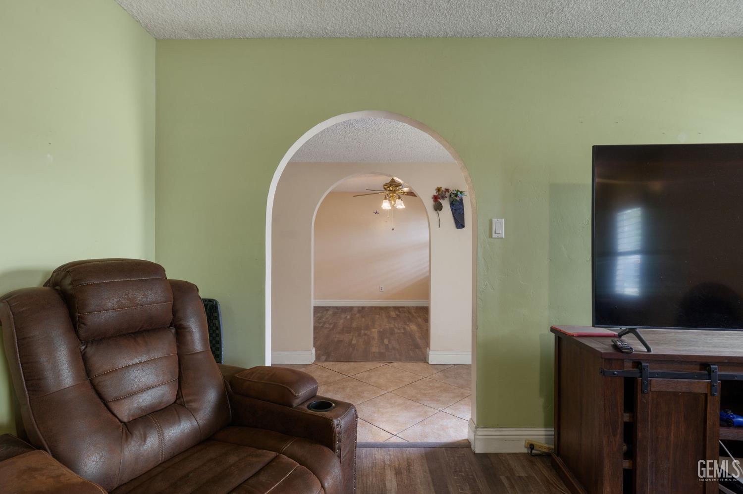 4805 Surrey Lane — photo 12