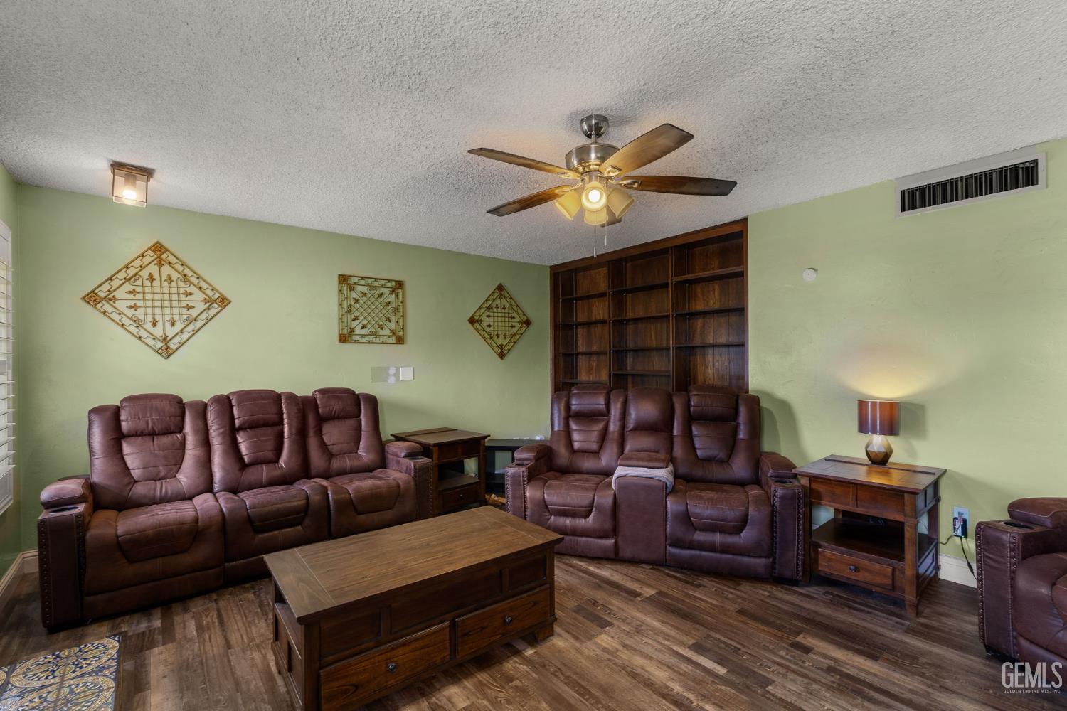 4805 Surrey Lane — photo 8