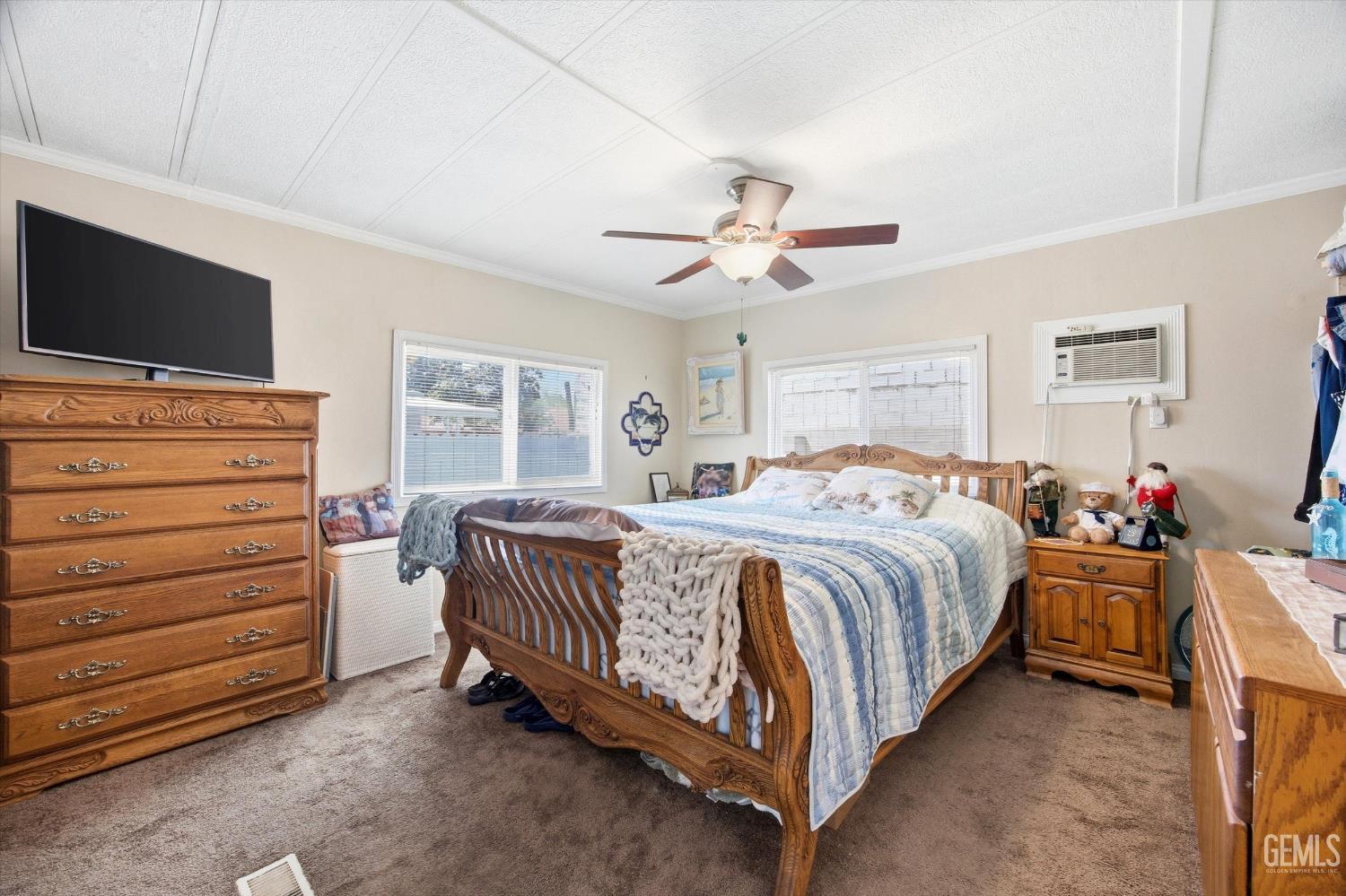 400 E Roberts Lane — photo 18