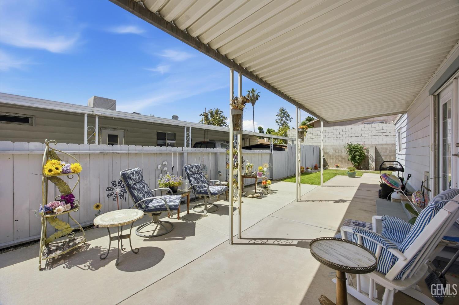 400 E Roberts Lane — photo 27