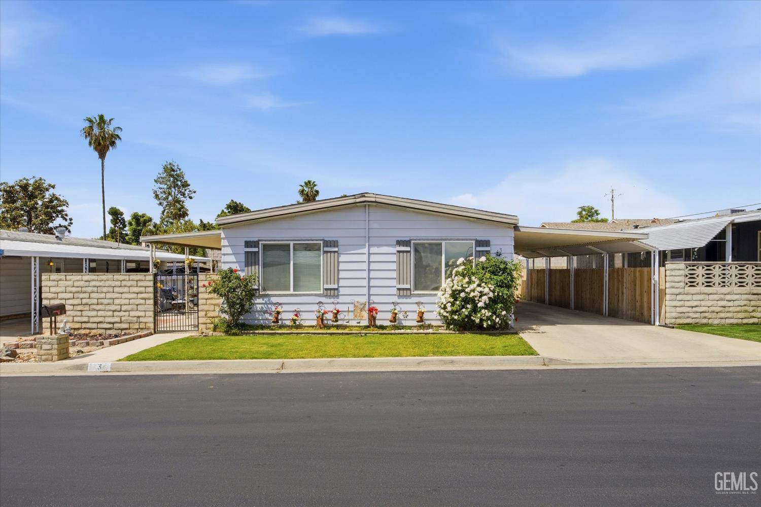 400 E Roberts Lane — photo 3