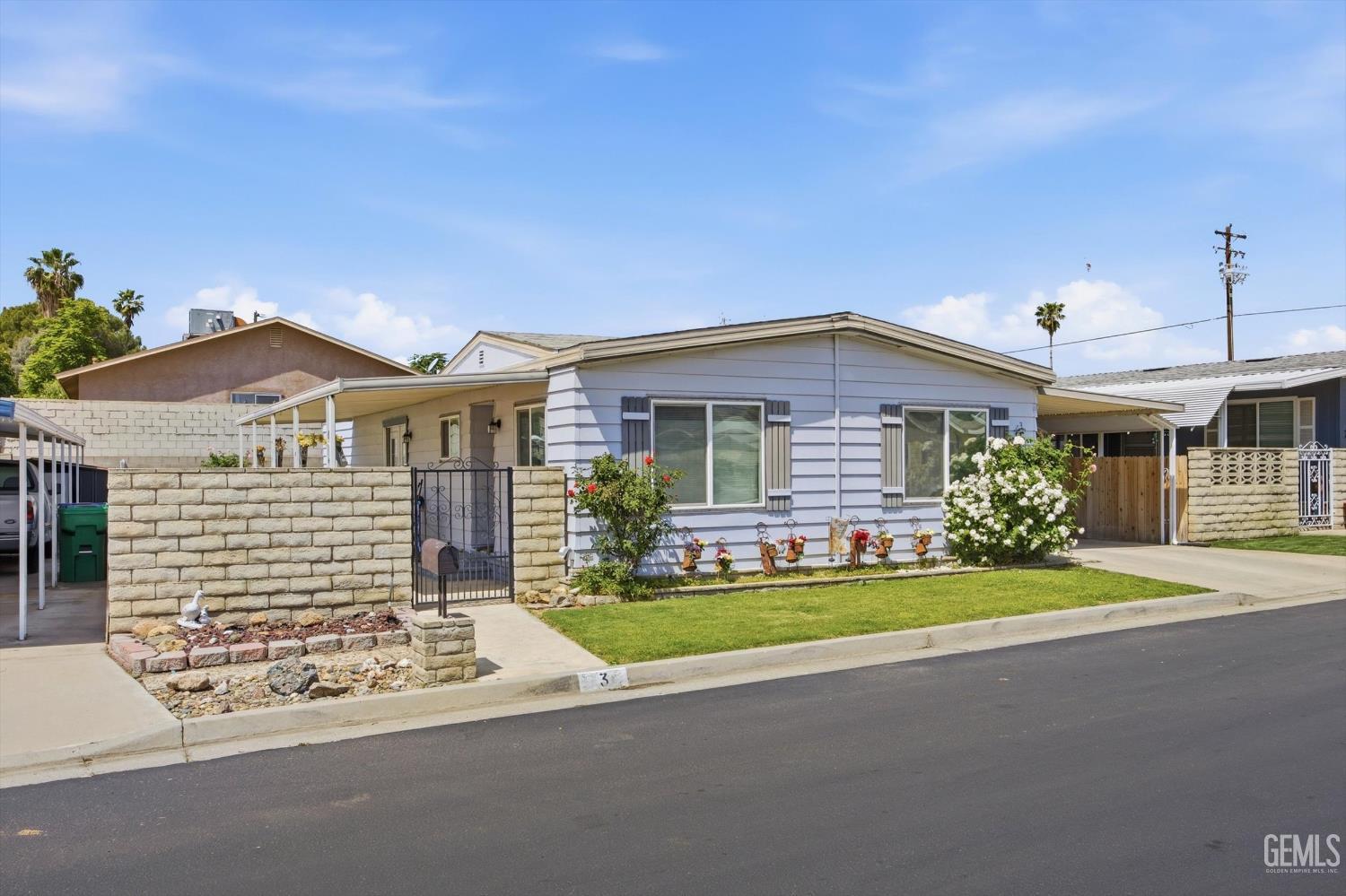 400 E Roberts Lane — photo 2