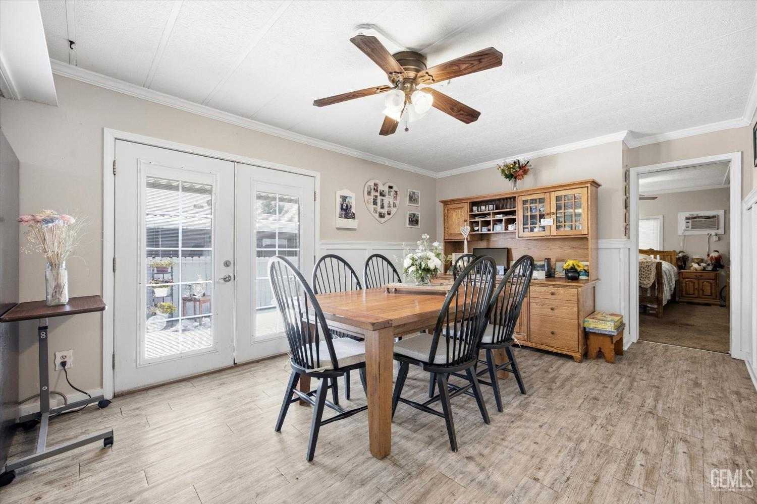 400 E Roberts Lane — photo 11